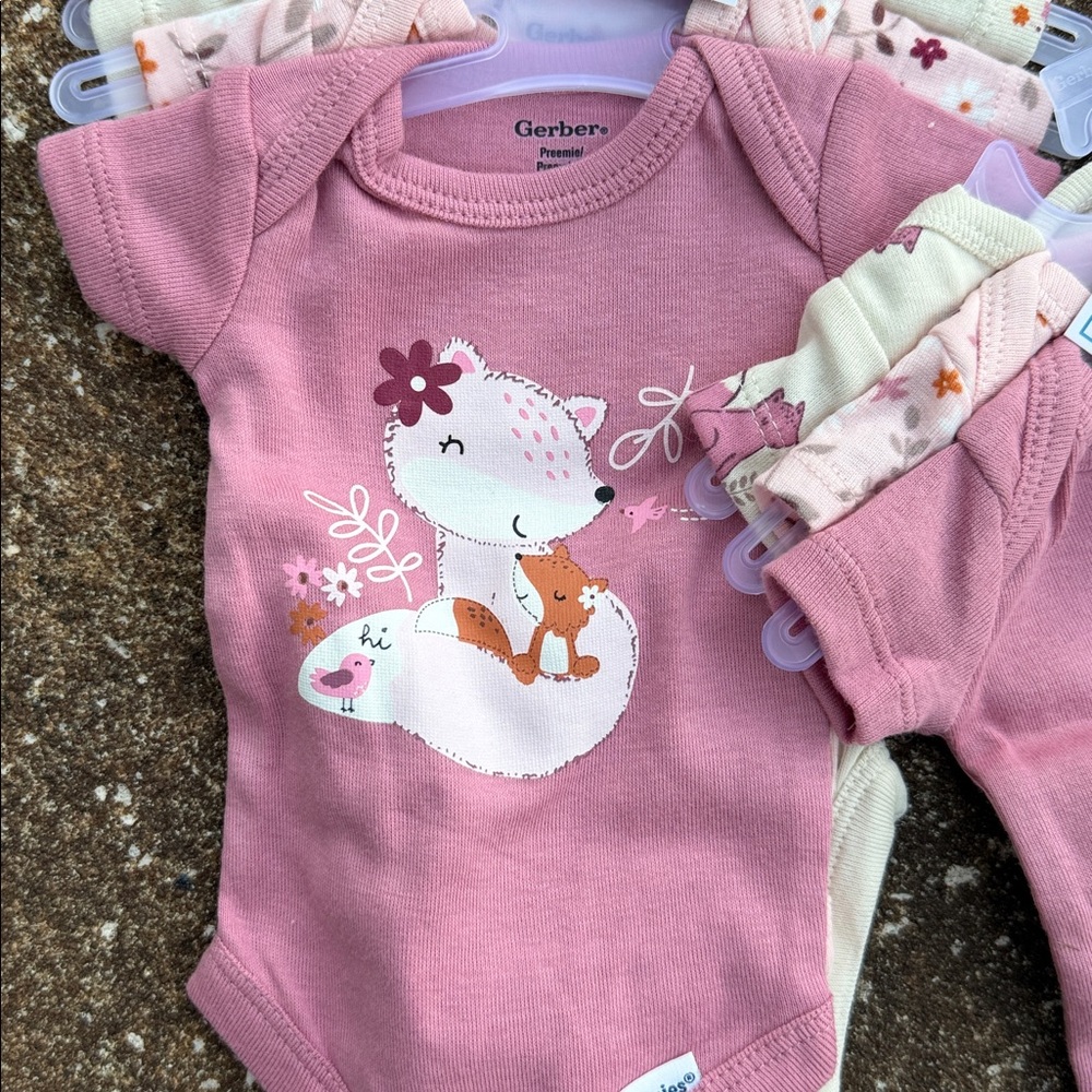 Gerber Premie Baby Girl Bodysuits - Pink and Cream. (6) Onesies in all. NEW - Picture 2 of 6